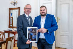 PW_512_009_fot. Piotr Wojnarowski.jpg-Sęk, dyplomy, stacje diagnostyczne, wręczenie, zdjęcia