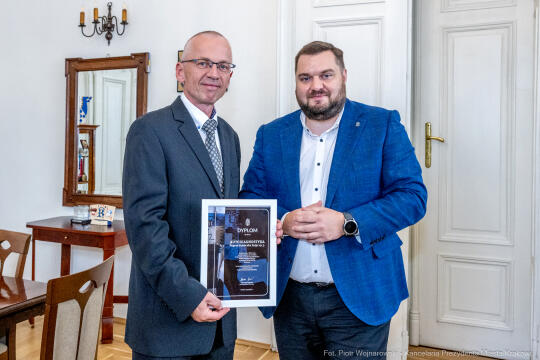 PW_512_009_fot. Piotr Wojnarowski.jpg-Sęk, dyplomy, stacje diagnostyczne, wręczenie, zdjęcia