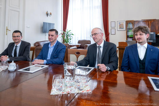 PW_512_011_fot. Piotr Wojnarowski.jpg-Sęk, dyplomy, stacje diagnostyczne, wręczenie, zdjęcia