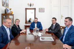 PW_512_014_fot. Piotr Wojnarowski.jpg-Sęk, dyplomy, stacje diagnostyczne, wręczenie, zdjęcia