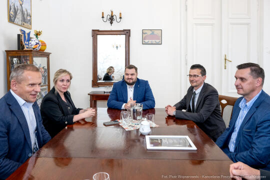 PW_512_014_fot. Piotr Wojnarowski.jpg-Sęk, dyplomy, stacje diagnostyczne, wręczenie, zdjęcia