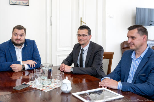 PW_512_016_fot. Piotr Wojnarowski.jpg-Sęk, dyplomy, stacje diagnostyczne, wręczenie, zdjęcia