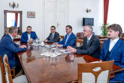 PW_512_018_fot. Piotr Wojnarowski.jpg-Sęk, dyplomy, stacje diagnostyczne, wręczenie, zdjęcia