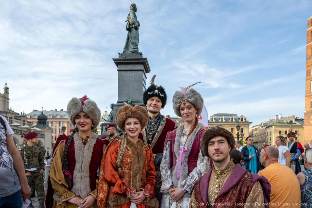 PW_517_002_fot. Piotr Wojnarowski.jpg-Polonez Wolności, Kracik, Rynek, taniec, zdjęcia, rocznica  Autor: P. Wojnarowski