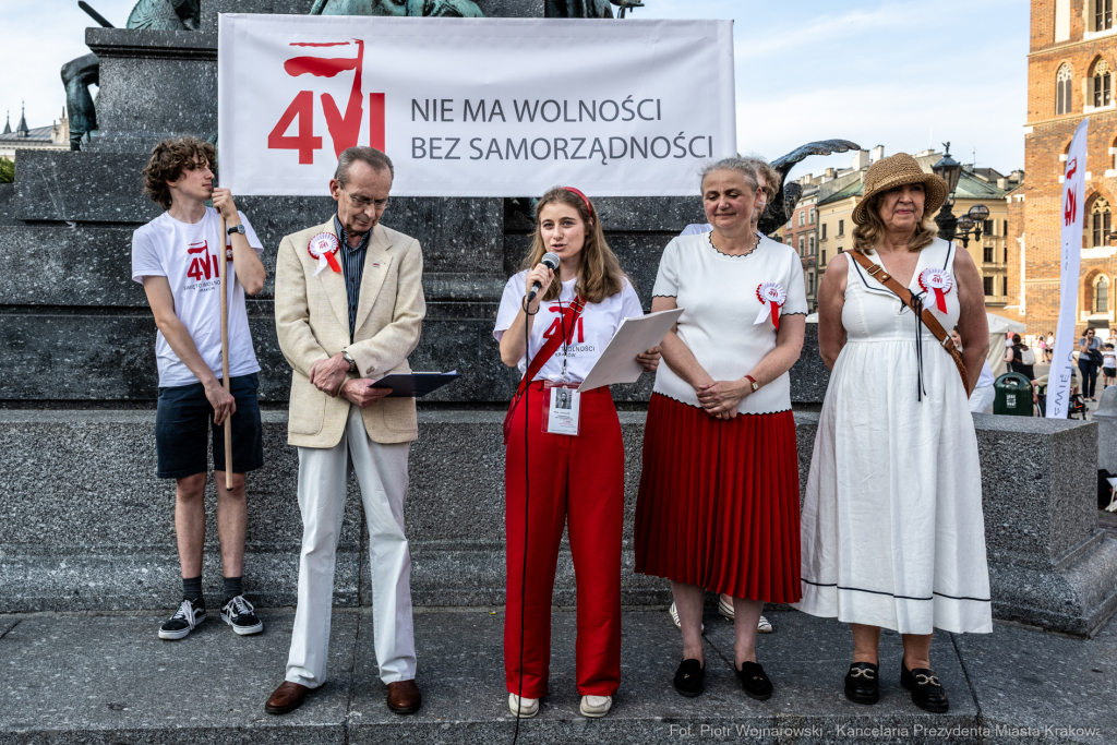 PW_517_003_fot. Piotr Wojnarowski.jpg-Polonez Wolności, Kracik, Rynek, taniec, zdjęcia, rocznica  Autor: P. Wojnarowski