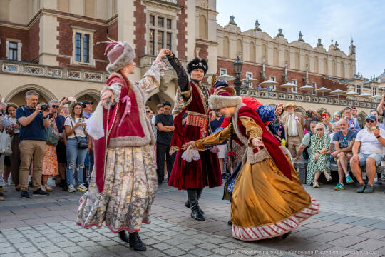 PW_517_006_fot. Piotr Wojnarowski.jpg-Polonez Wolności, Kracik, Rynek, taniec, zdjęcia, rocznica