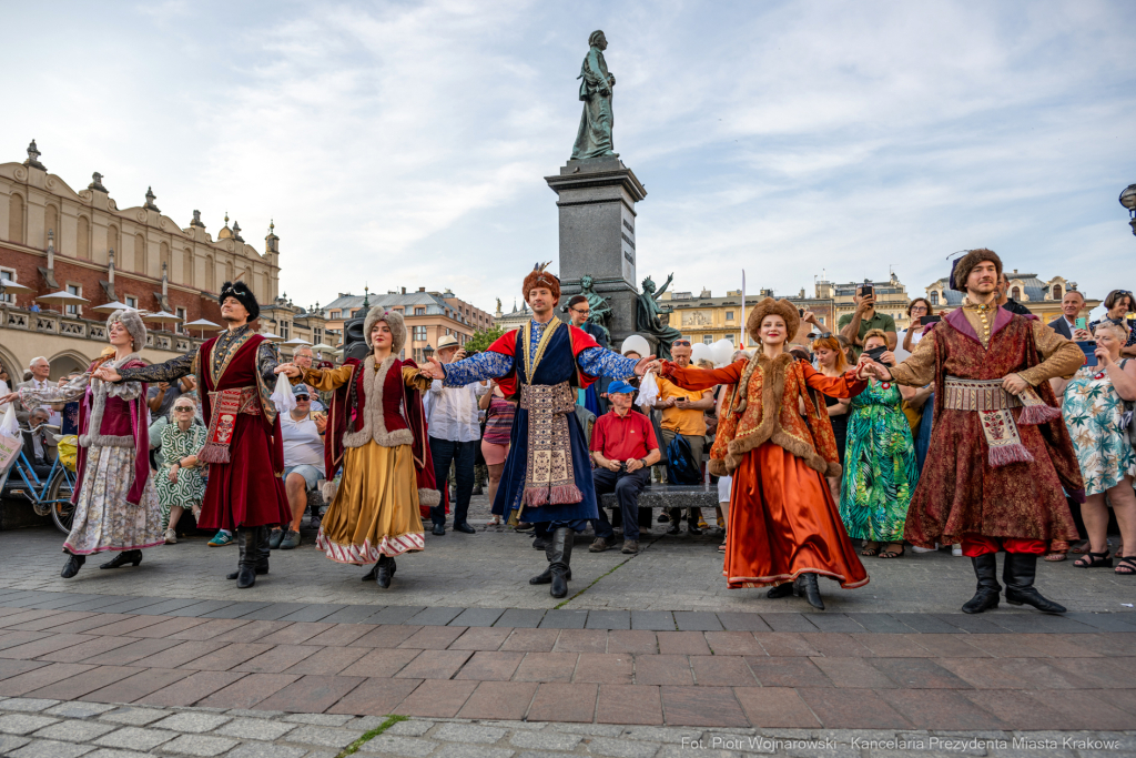 PW_517_010_fot. Piotr Wojnarowski.jpg-Polonez Wolności, Kracik, Rynek, taniec, zdjęcia, rocznica  Autor: P. Wojnarowski