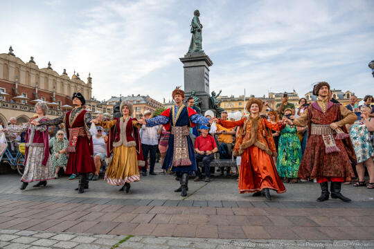 PW_517_010_fot. Piotr Wojnarowski.jpg-Polonez Wolności, Kracik, Rynek, taniec, zdjęcia, rocznica