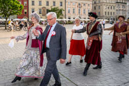 PW_517_013_fot. Piotr Wojnarowski.jpg-Polonez Wolności, Kracik, Rynek, taniec, zdjęcia, rocznica