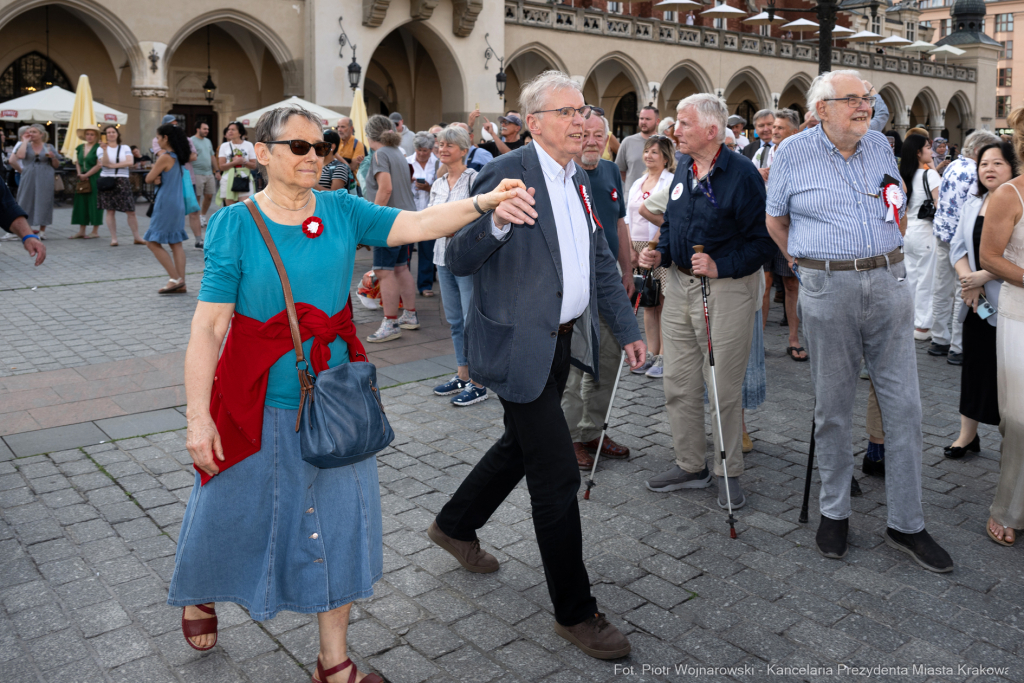 PW_517_022_fot. Piotr Wojnarowski.jpg-Polonez Wolności, Kracik, Rynek, taniec, zdjęcia, rocznica  Autor: P. Wojnarowski