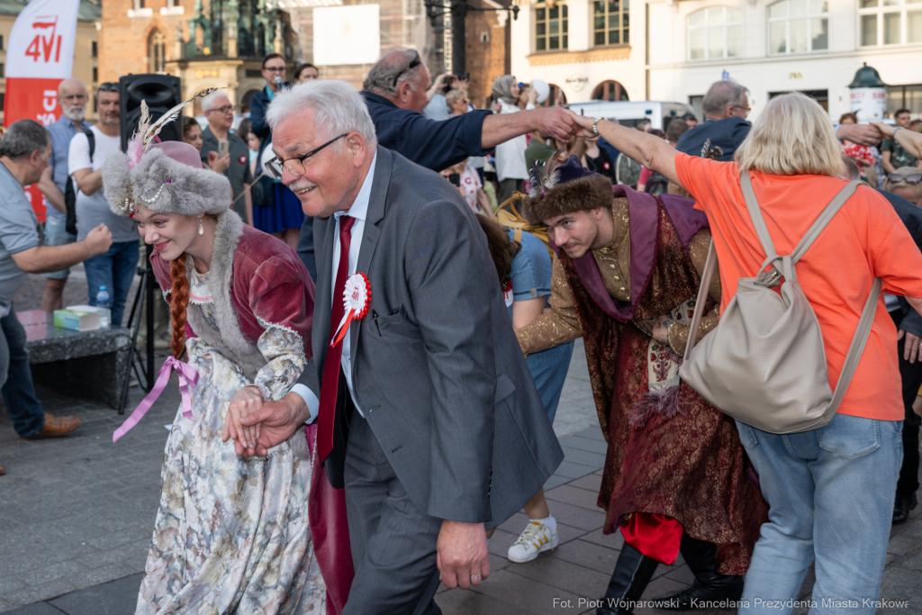 PW_517_023_fot. Piotr Wojnarowski.jpg-Polonez Wolności, Kracik, Rynek, taniec, zdjęcia, rocznica  Autor: P. Wojnarowski