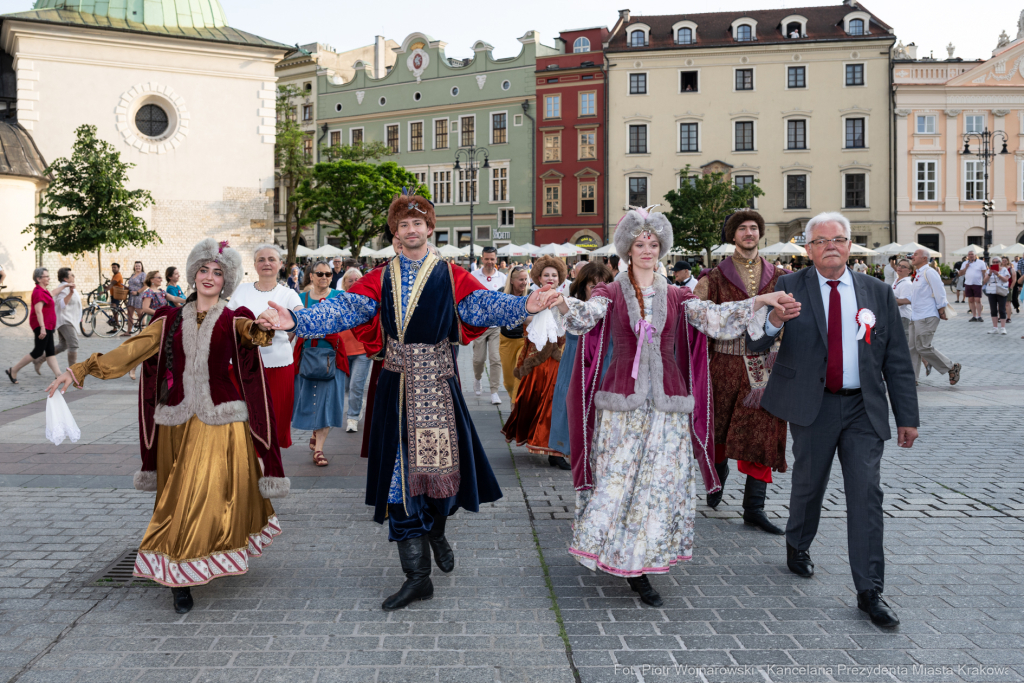 PW_517_024_fot. Piotr Wojnarowski.jpg-Polonez Wolności, Kracik, Rynek, taniec, zdjęcia, rocznica  Autor: P. Wojnarowski