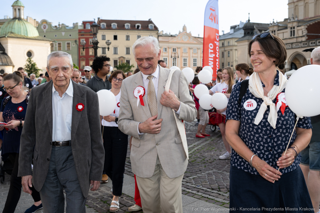 PW_517_025_fot. Piotr Wojnarowski.jpg-Polonez Wolności, Kracik, Rynek, taniec, zdjęcia, rocznica  Autor: P. Wojnarowski