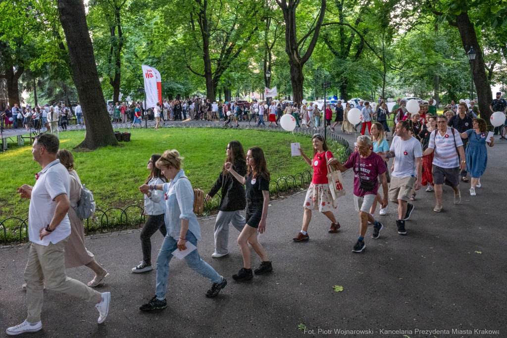 PW_517_030_fot. Piotr Wojnarowski.jpg-Polonez Wolności, Kracik, Rynek, taniec, zdjęcia, rocznica  Autor: P. Wojnarowski