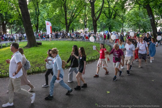 PW_517_030_fot. Piotr Wojnarowski.jpg-Polonez Wolności, Kracik, Rynek, taniec, zdjęcia, rocznica