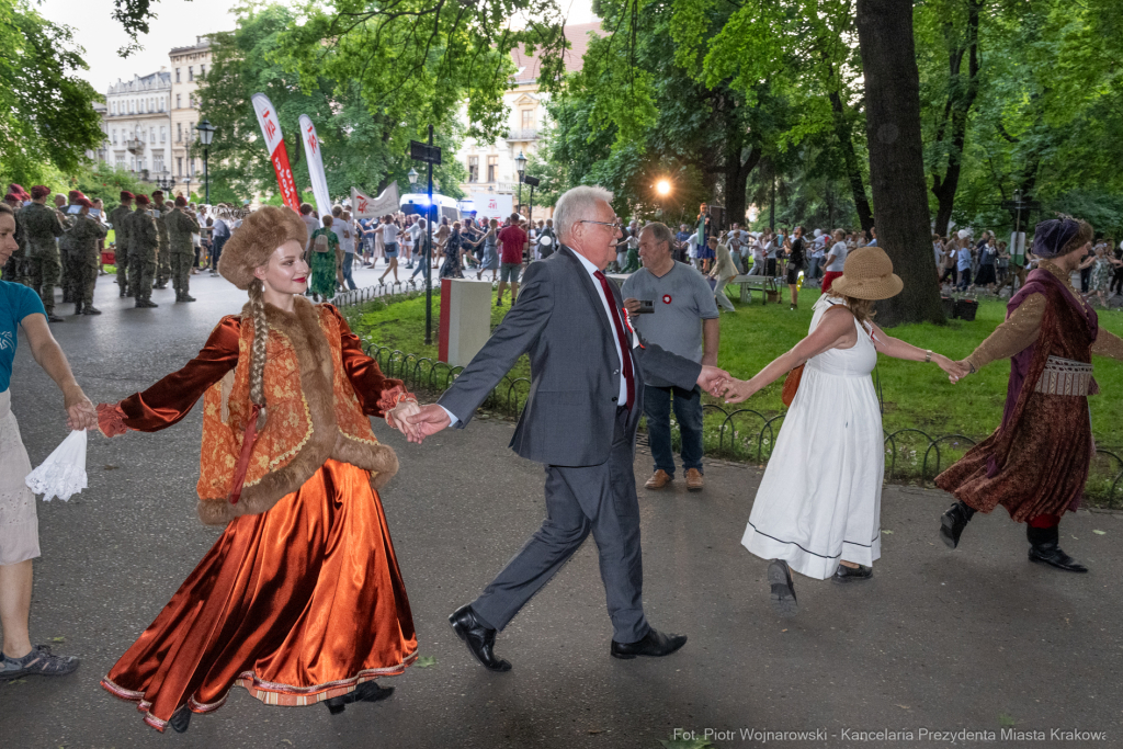 PW_517_031_fot. Piotr Wojnarowski.jpg-Polonez Wolności, Kracik, Rynek, taniec, zdjęcia, rocznica  Autor: P. Wojnarowski