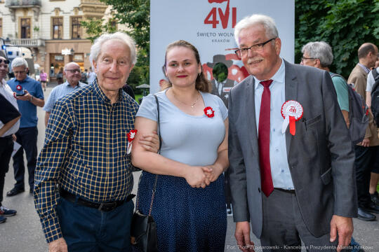 PW_517_038_fot. Piotr Wojnarowski.jpg-Polonez Wolności, Kracik, Rynek, taniec, zdjęcia, rocznica