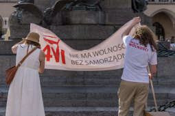 JG_250604_M_3676.jpg-„Łyk wolności” i polonez! Krakowianie upamiętnili wybory 4 czerwca