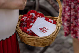 JG_250604_M_3738.jpg-„Łyk wolności” i polonez! Krakowianie upamiętnili wybory 4 czerwca