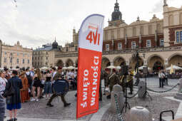 JG_250604_M_3816.jpg-„Łyk wolności” i polonez! Krakowianie upamiętnili wybory 4 czerwca