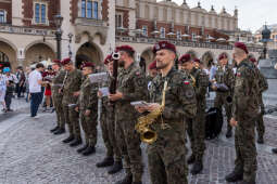 JG_250604_M_3849.jpg-„Łyk wolności” i polonez! Krakowianie upamiętnili wybory 4 czerwca