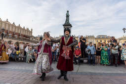 JG_250604_M_3865.jpg-„Łyk wolności” i polonez! Krakowianie upamiętnili wybory 4 czerwca