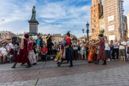 JG_250604_M_3878.jpg-„Łyk wolności” i polonez! Krakowianie upamiętnili wybory 4 czerwca