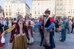 JG_250604_M_3955.jpg-„Łyk wolności” i polonez! Krakowianie upamiętnili wybory 4 czerwca