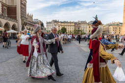 JG_250604_M_3965.jpg-„Łyk wolności” i polonez! Krakowianie upamiętnili wybory 4 czerwca