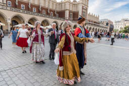 JG_250604_M_3969.jpg-„Łyk wolności” i polonez! Krakowianie upamiętnili wybory 4 czerwca