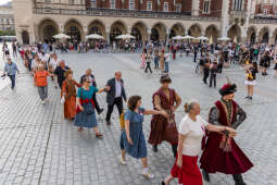 JG_250604_M_3992.jpg-„Łyk wolności” i polonez! Krakowianie upamiętnili wybory 4 czerwca