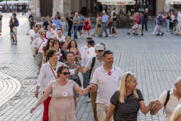 JG_250604_M_3996.jpg-„Łyk wolności” i polonez! Krakowianie upamiętnili wybory 4 czerwca