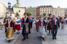 JG_250604_M_4082.jpg-„Łyk wolności” i polonez! Krakowianie upamiętnili wybory 4 czerwca
