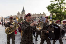 JG_250604_M_4144.jpg-„Łyk wolności” i polonez! Krakowianie upamiętnili wybory 4 czerwca