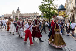 JG_250604_M_4150.jpg-„Łyk wolności” i polonez! Krakowianie upamiętnili wybory 4 czerwca