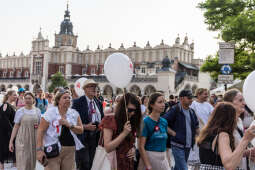 JG_250604_M_4181.jpg-„Łyk wolności” i polonez! Krakowianie upamiętnili wybory 4 czerwca