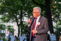 JG_250604_M_4234.jpg-„Łyk wolności” i polonez! Krakowianie upamiętnili wybory 4 czerwca