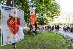 JG_250604_M_4304.jpg-„Łyk wolności” i polonez! Krakowianie upamiętnili wybory 4 czerwca