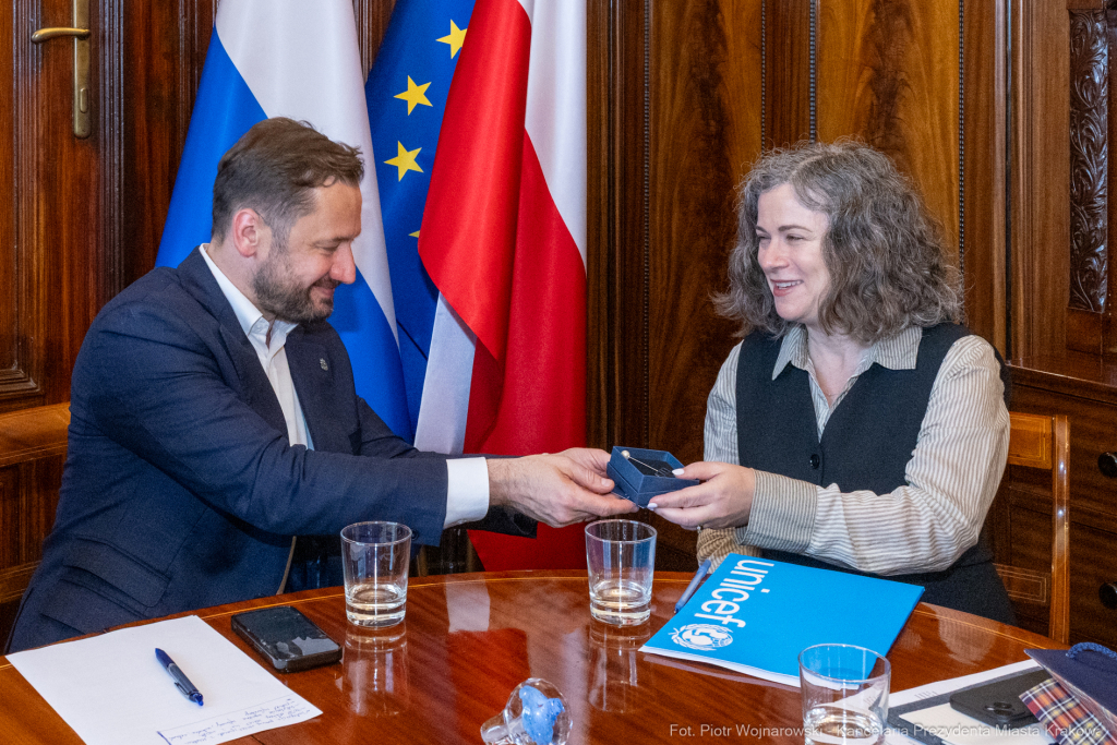 PW_515_012_fot. Piotr Wojnarowski.jpg-Miszalski, spotkanie, Nona Zicheman, zdjęcia, UNICEF  Autor: P. Wojnarowski