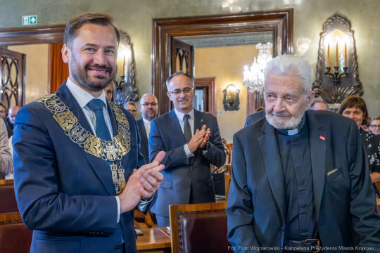 Honorowy Obywatel, Boniecki, Adam, uroczystość, zdjęcia, Tygodnik Powszechny