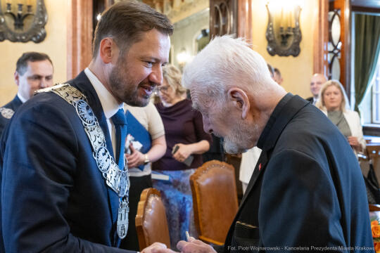 Honorowy Obywatel, Boniecki, Adam, uroczystość, zdjęcia, Tygodnik Powszechny