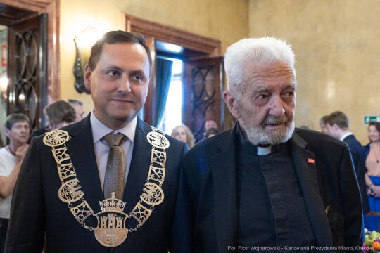 Honorowy Obywatel, Boniecki, Adam, uroczystość, zdjęcia, Tygodnik Powszechny