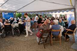 DSCF0112.jpg-Jubileuszowe „Spotkanie w Ogrodzie u Helclów”.
