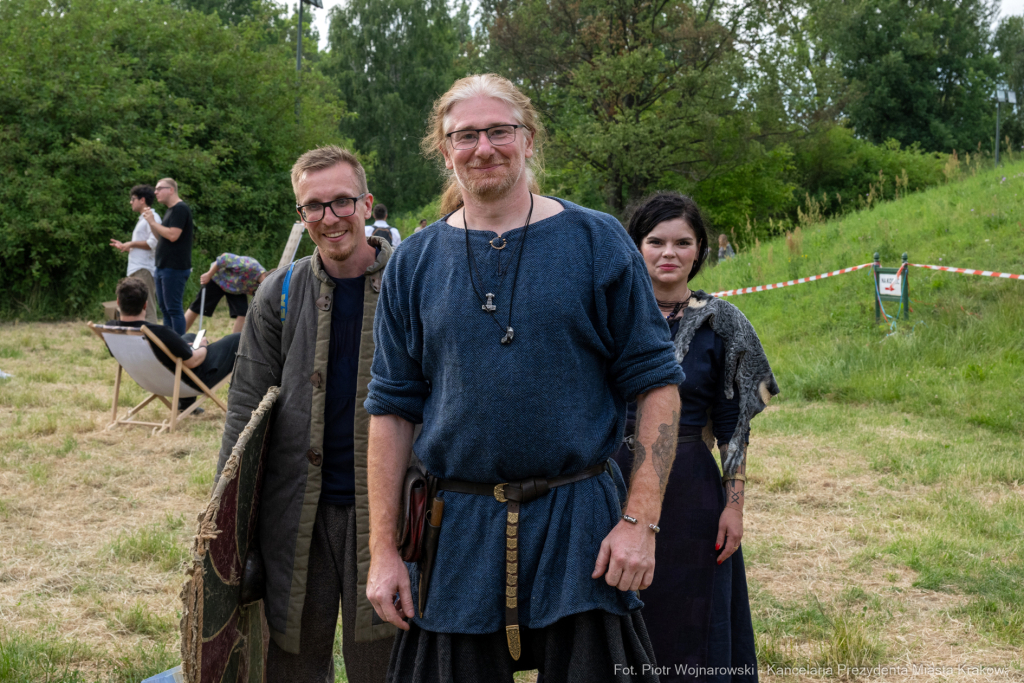 Miszalski, Kopiec Wandy, powitanie lata, strawa pod kopcem, OKN Norwida, Nowa Huta  Autor: P. Wojnarowski