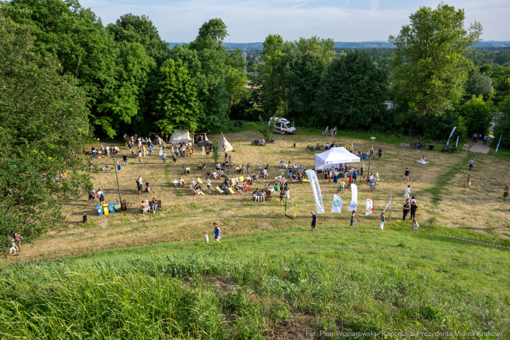 Miszalski, Kopiec Wandy, powitanie lata, strawa pod kopcem, OKN Norwida, Nowa Huta  Autor: P. Wojnarowski