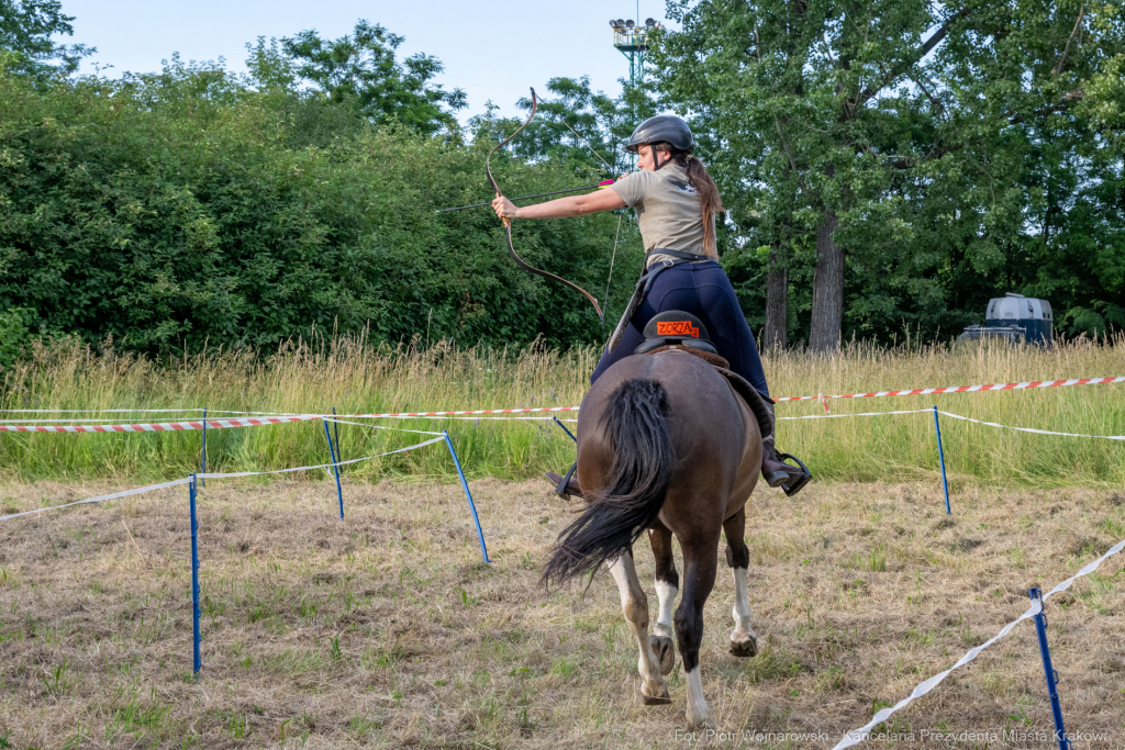 Miszalski, Kopiec Wandy, powitanie lata, strawa pod kopcem, OKN Norwida, Nowa Huta  Autor: P. Wojnarowski
