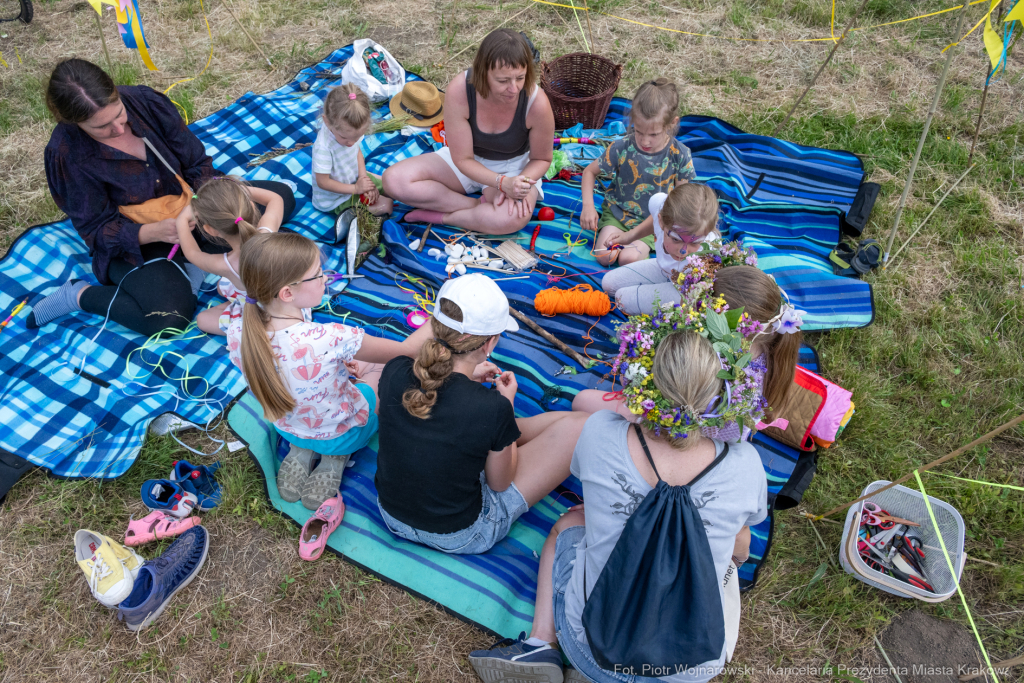 Miszalski, Kopiec Wandy, powitanie lata, strawa pod kopcem, OKN Norwida, Nowa Huta  Autor: P. Wojnarowski