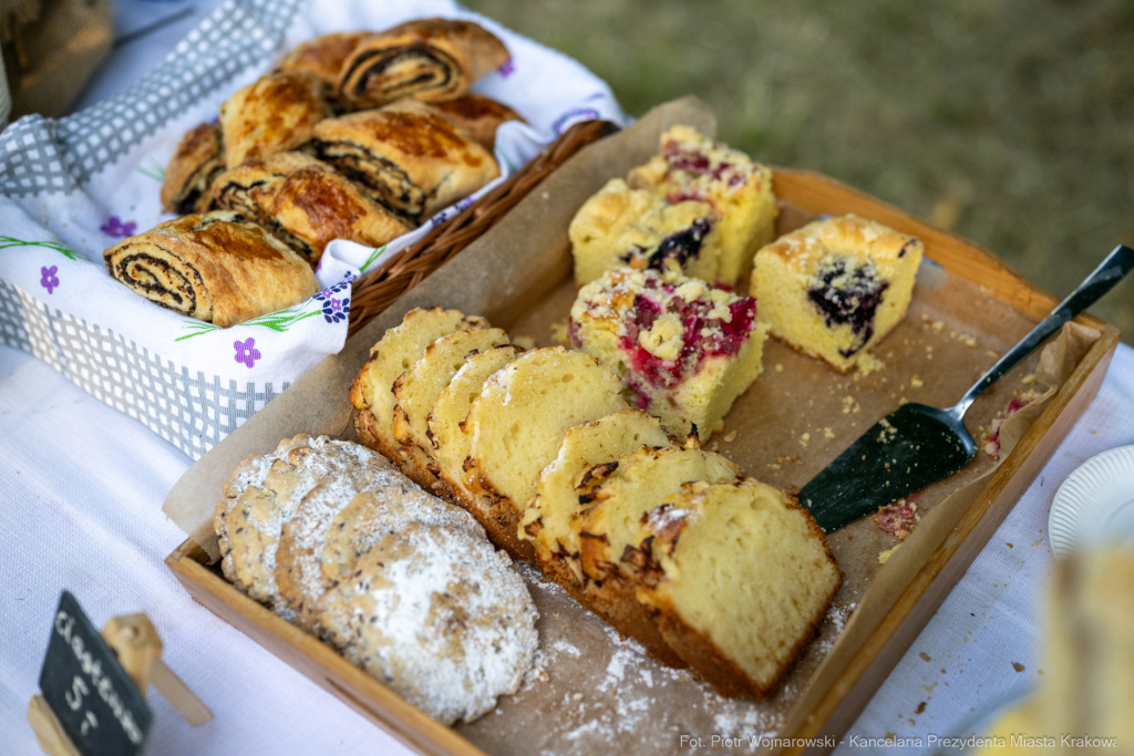 Miszalski, Kopiec Wandy, powitanie lata, strawa pod kopcem, OKN Norwida, Nowa Huta  Autor: P. Wojnarowski