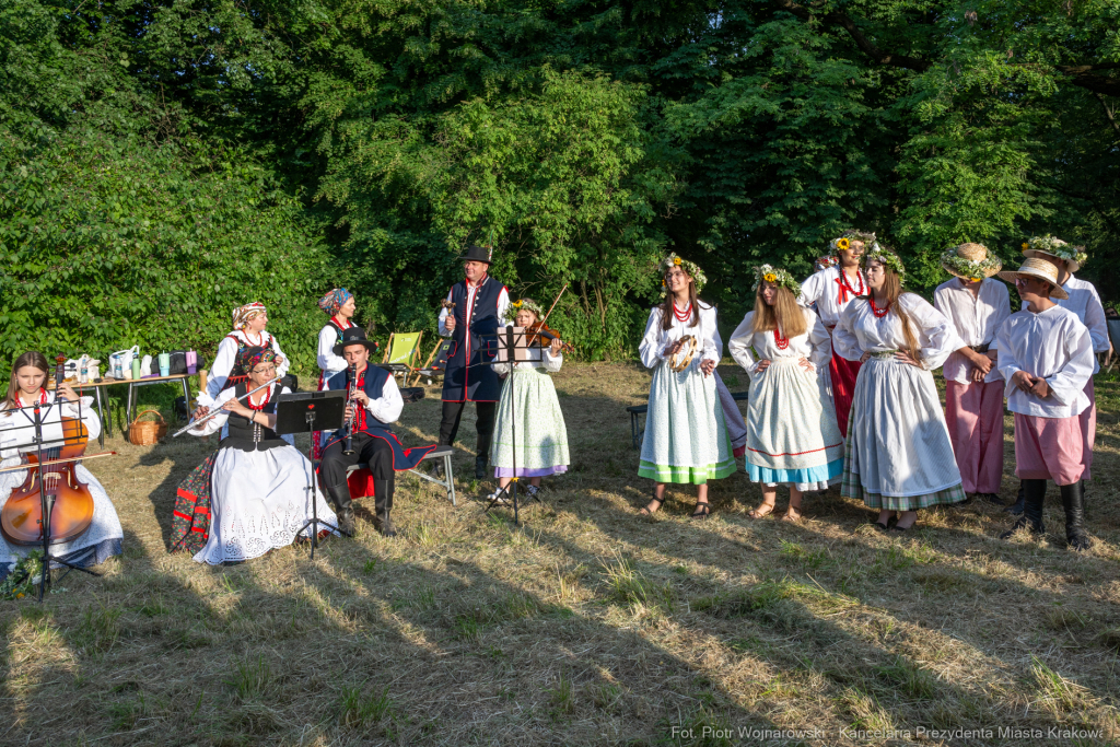 Miszalski, Kopiec Wandy, powitanie lata, strawa pod kopcem, OKN Norwida, Nowa Huta  Autor: P. Wojnarowski