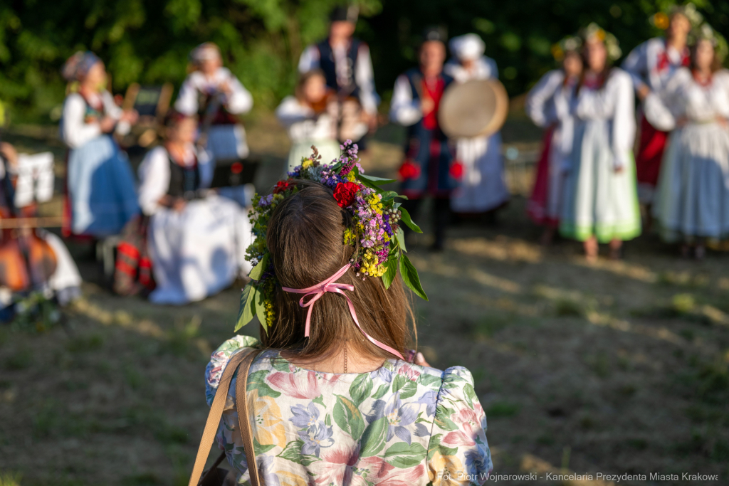 Miszalski, Kopiec Wandy, powitanie lata, strawa pod kopcem, OKN Norwida, Nowa Huta  Autor: P. Wojnarowski